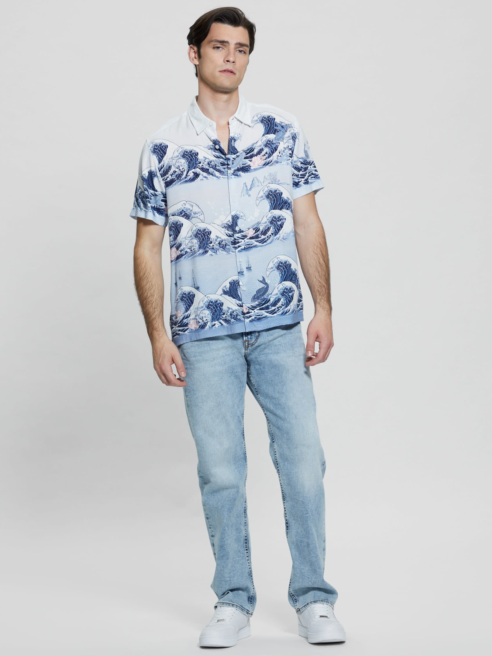 Guess Mens Regular fit Short Sleeve Button-Up Shirt Medium Blue White Pacific