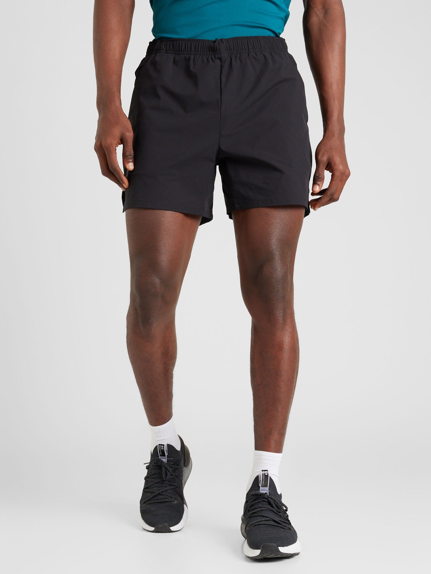 On Cloud Mens Regular fit Bermuda Shorts Shorts Large Black Solid