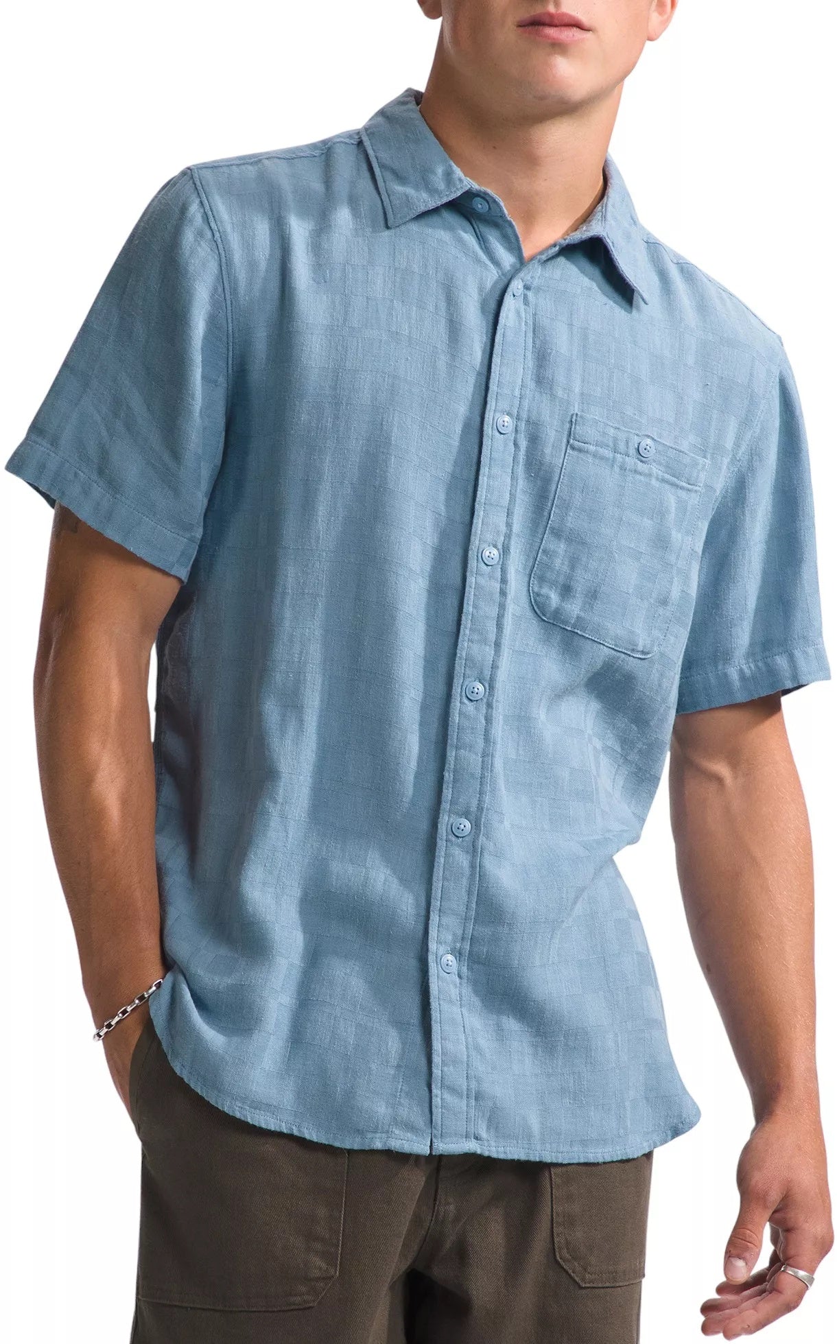 The North Face Mens Regular fit Short Sleeve Button-Up Shirt Large Blue Solid