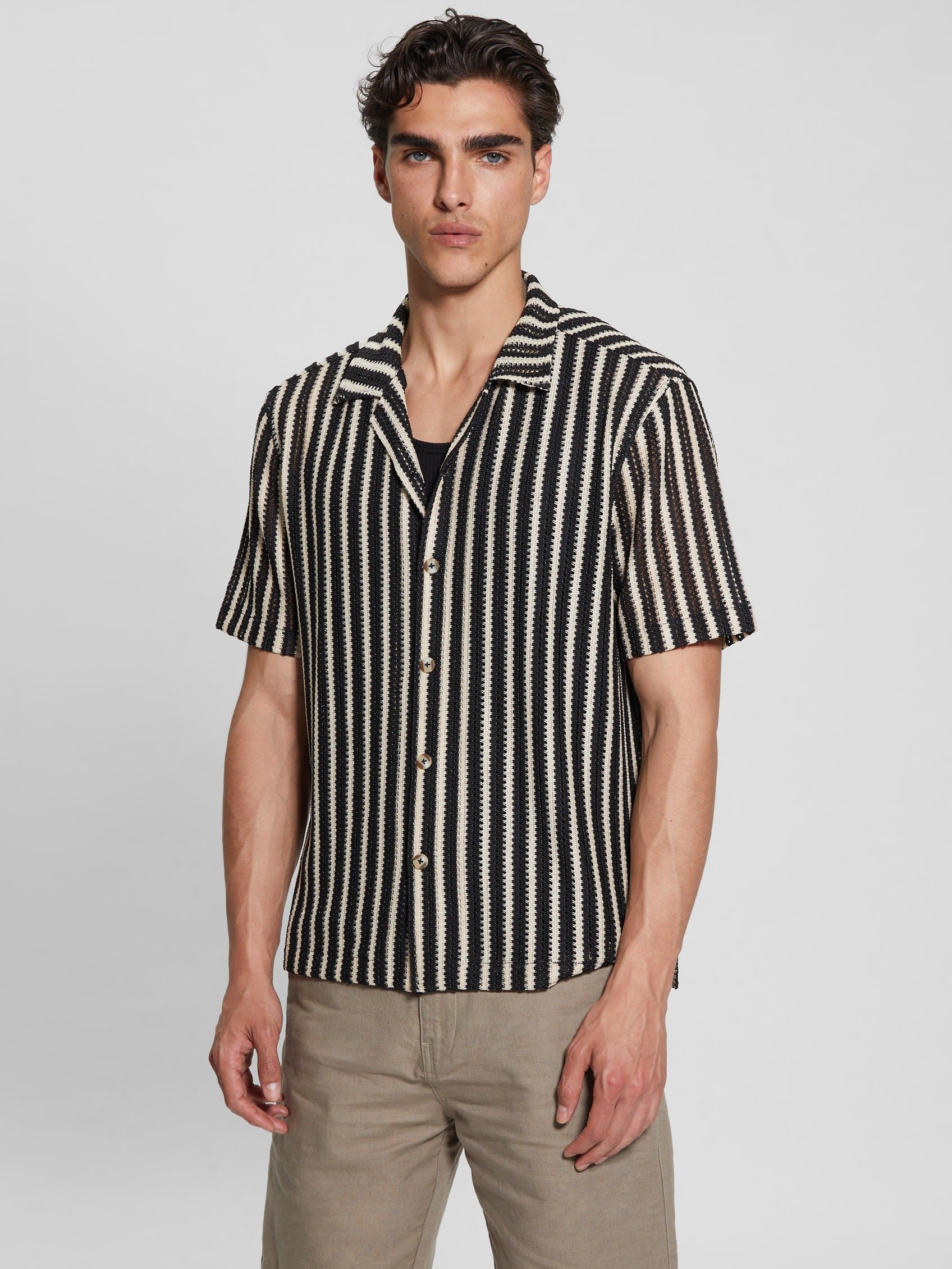 Guess Mens Regular fit Short Sleeve Button-Up Shirt Medium Black Striped