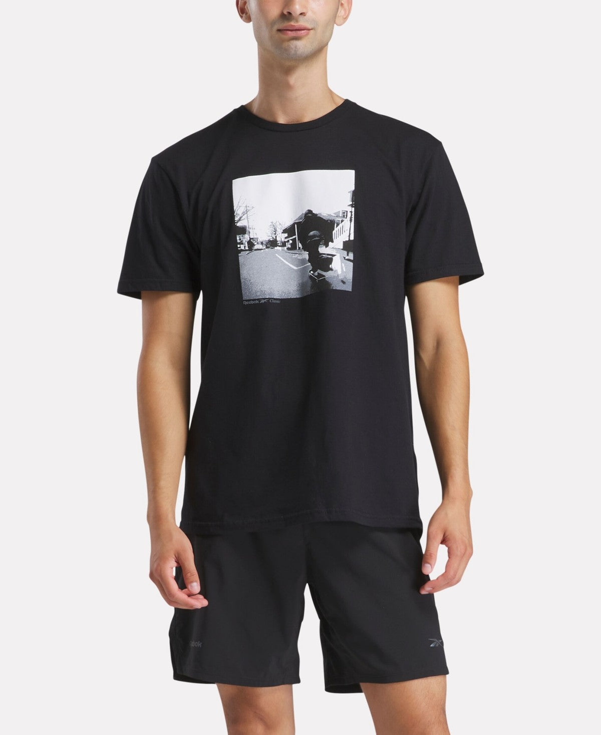 Reebok Men Regular fit Short Sleeve Graphic T-Shirt Shirt XXL Black Solid