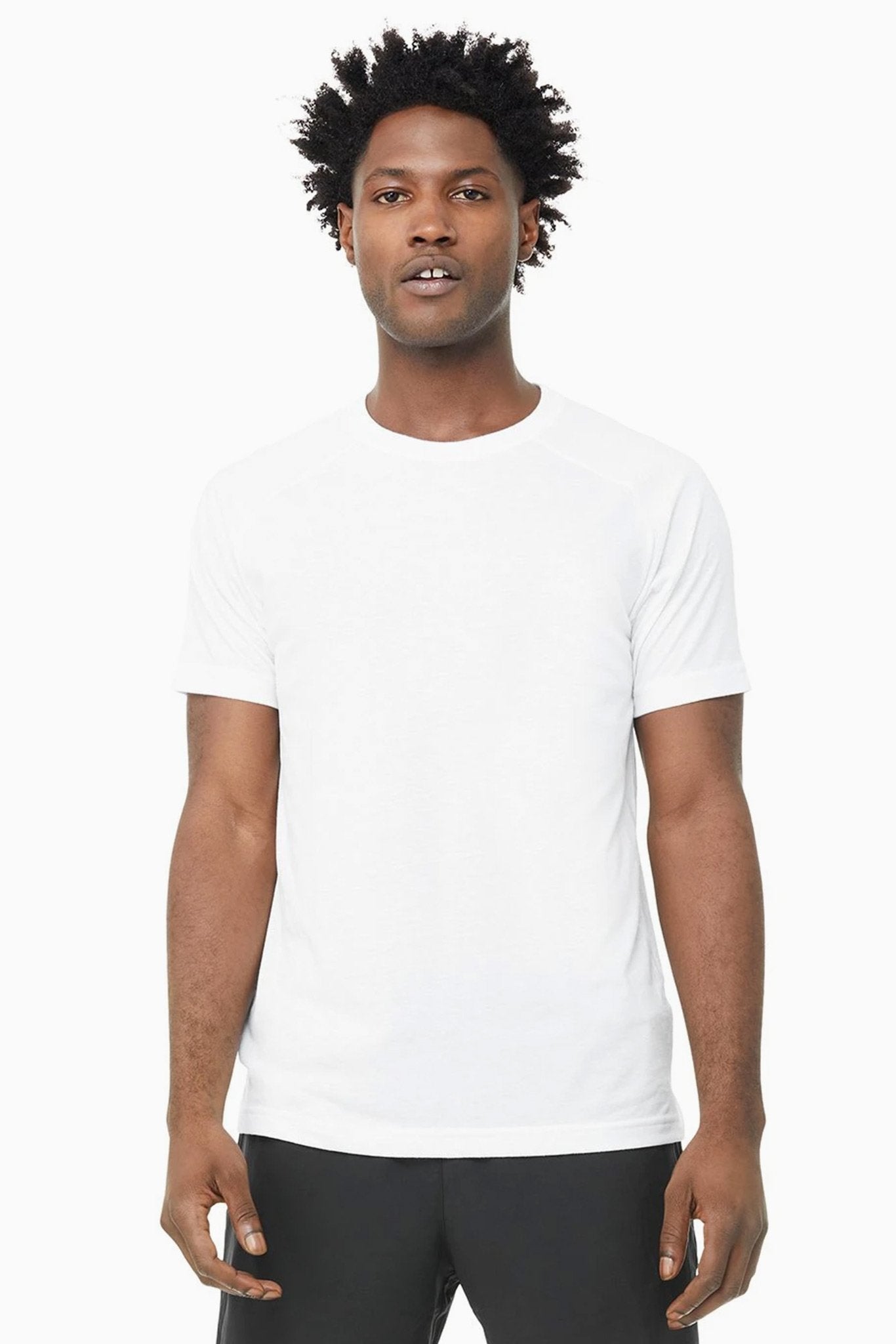 Alo Yoga Mens The Triumph Crewneck Short Sleeve T Shirt White Medium