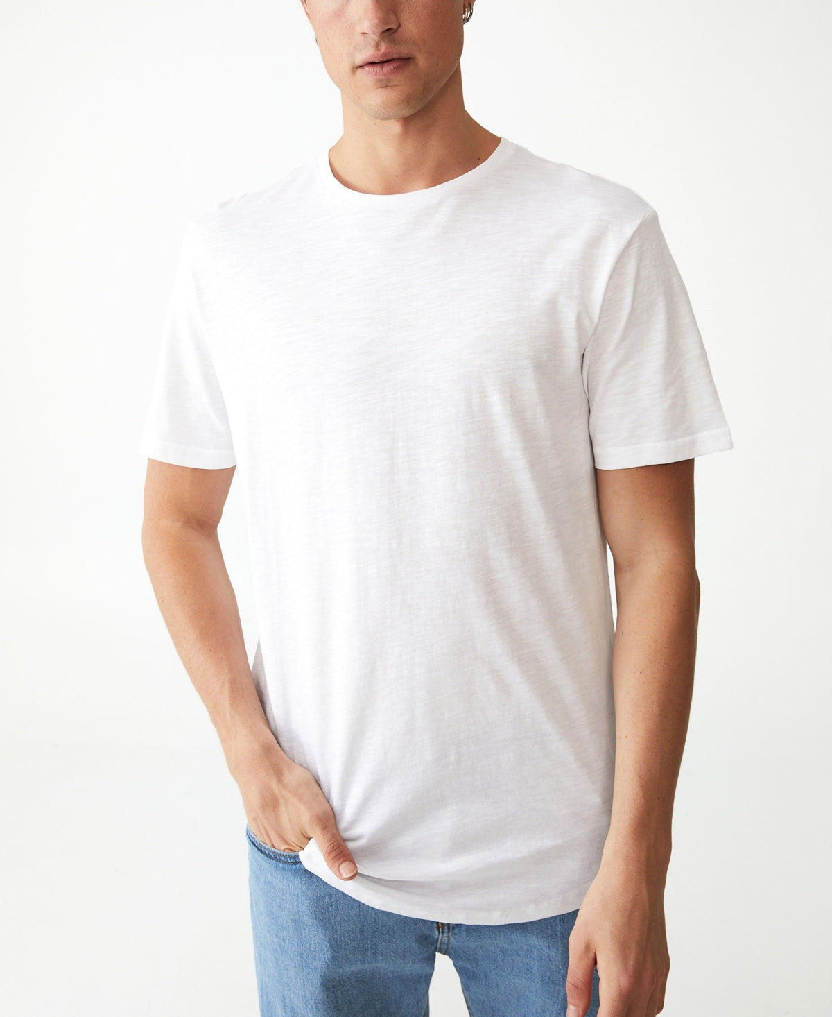 Cotton On Men's Scooped Hem Short Sleeve T Shirt White Small