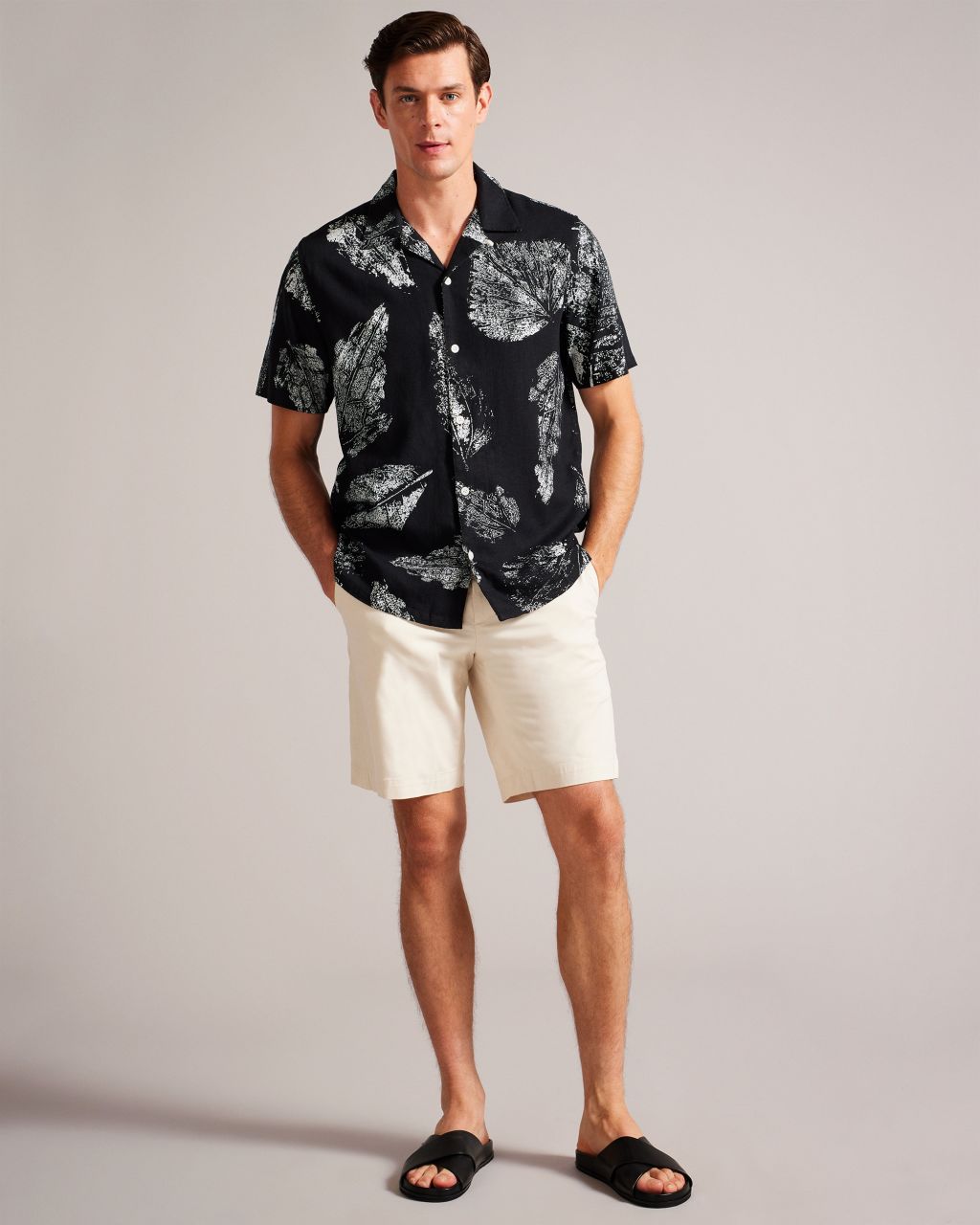Ted Baker Mens Relaxed fit Short Sleeve Button-Up Shirt Small Black Floral