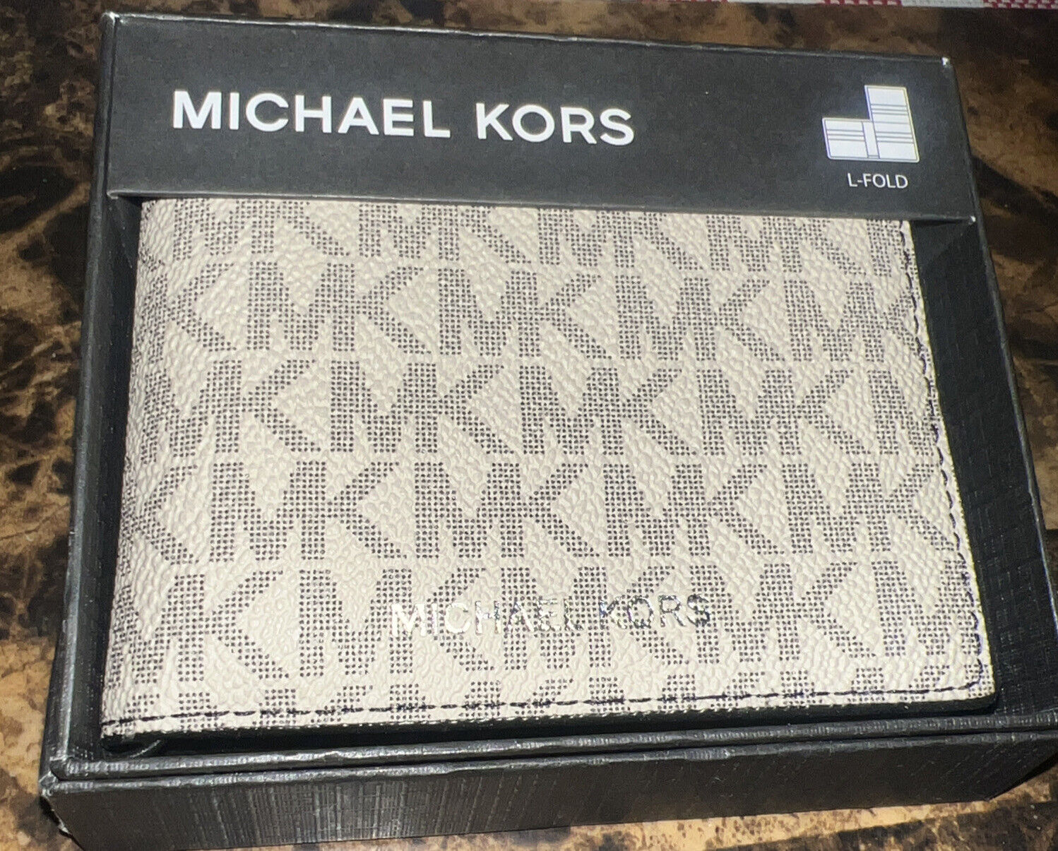 Michael Kors Mens MK Vanilla Signature Leather L-Shaped Flat Wallet Mason