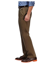 Haggar Mens Classic fit Dress 40 / 30 Brown Solid