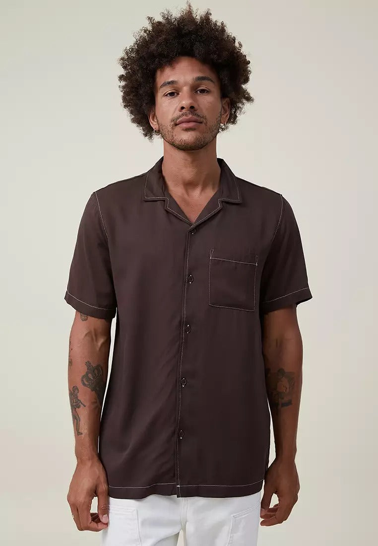 COTTON ON Men's Riviera Short Sleeve Button Down Shirt Rich Brown Stitch XL