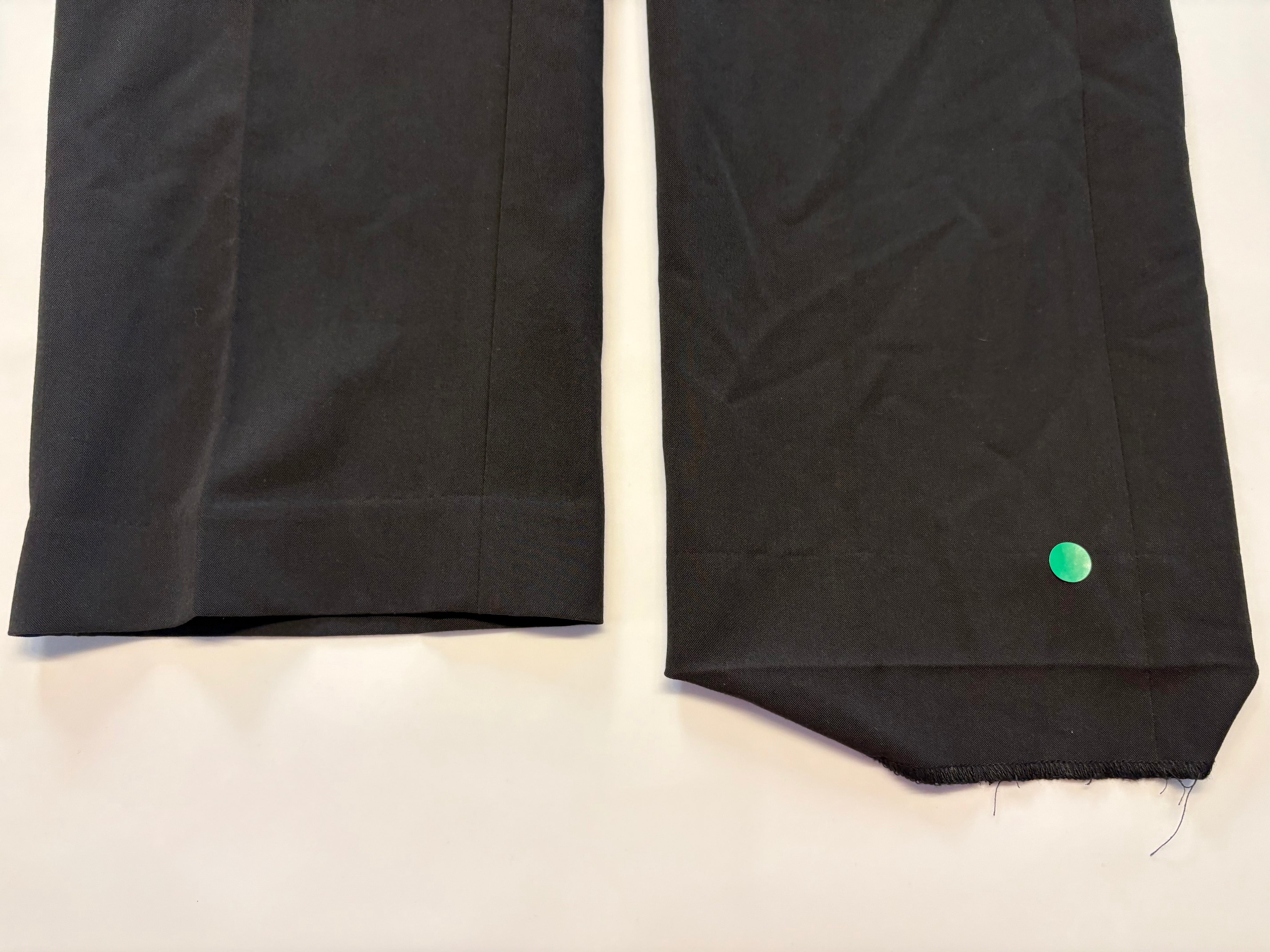 Perry Ellis Mens Modern fit Dress Pants 30 / 30 Black Solid