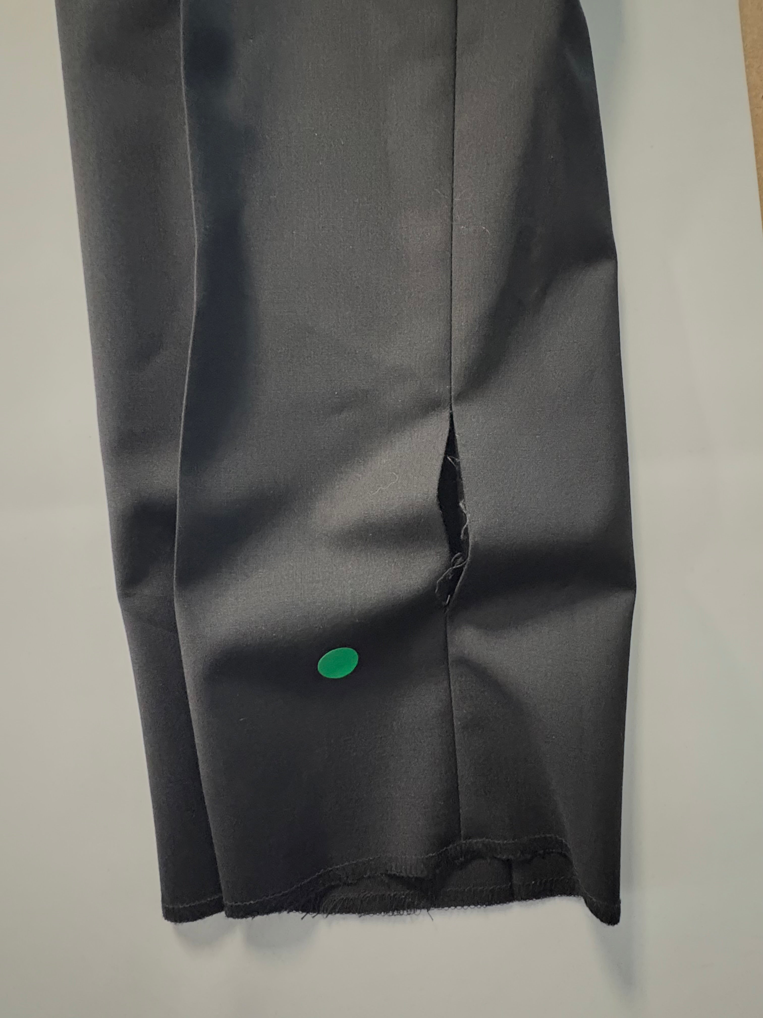 Hugo Boss Mens Modern fit  Wool Dress Pants 30 / 32 Black Solid