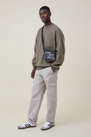 COTTON ON Mens Oversized Fleece Pullover Sweatshirt Jungle Khaki Large