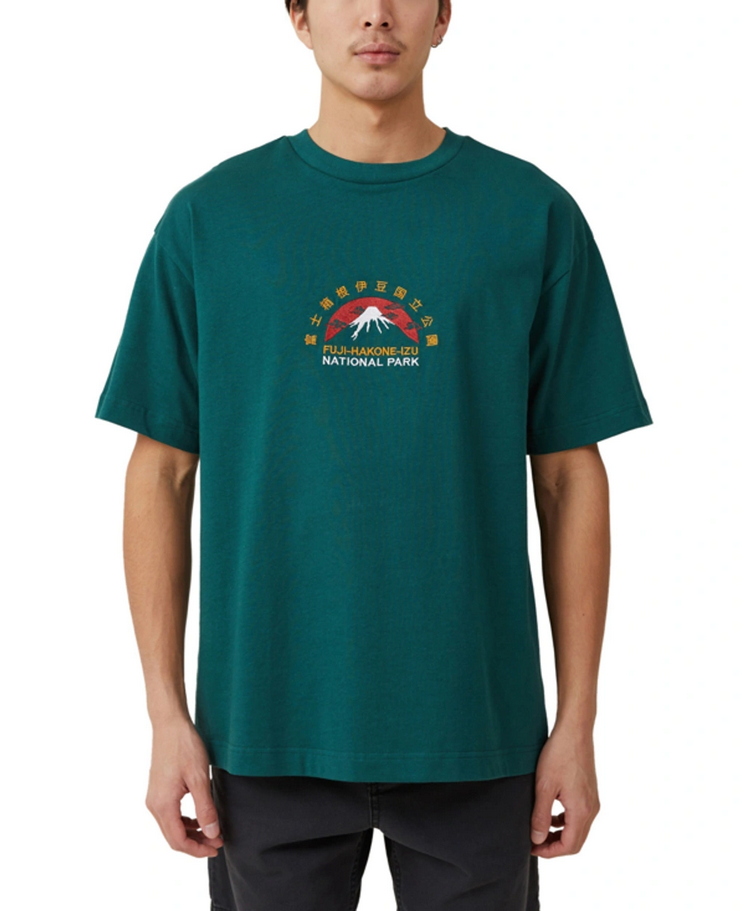 COTTON ON Mens Box Fit Graphic Logo Short Sleeve T Shirt Mount Fuji Green Small