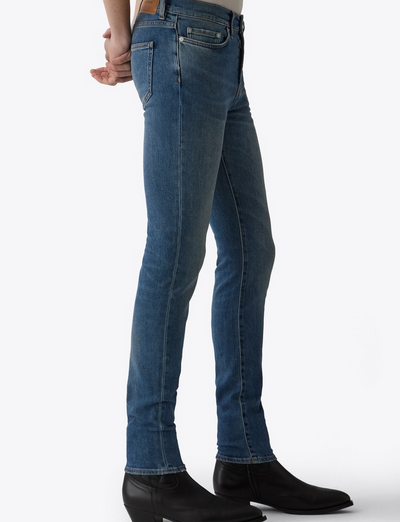 screenshot_202025-03-18_20at_2006-59-38_20blk_20dnm_20jeans_2001_20vintage_20blue_20reversible.png